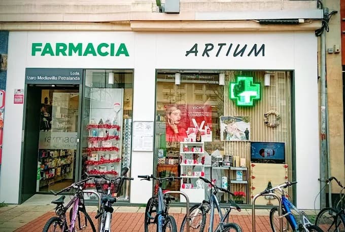 Ampliamos nuestro horario y damos la bienvenida a nuestra nueva farmacéutica